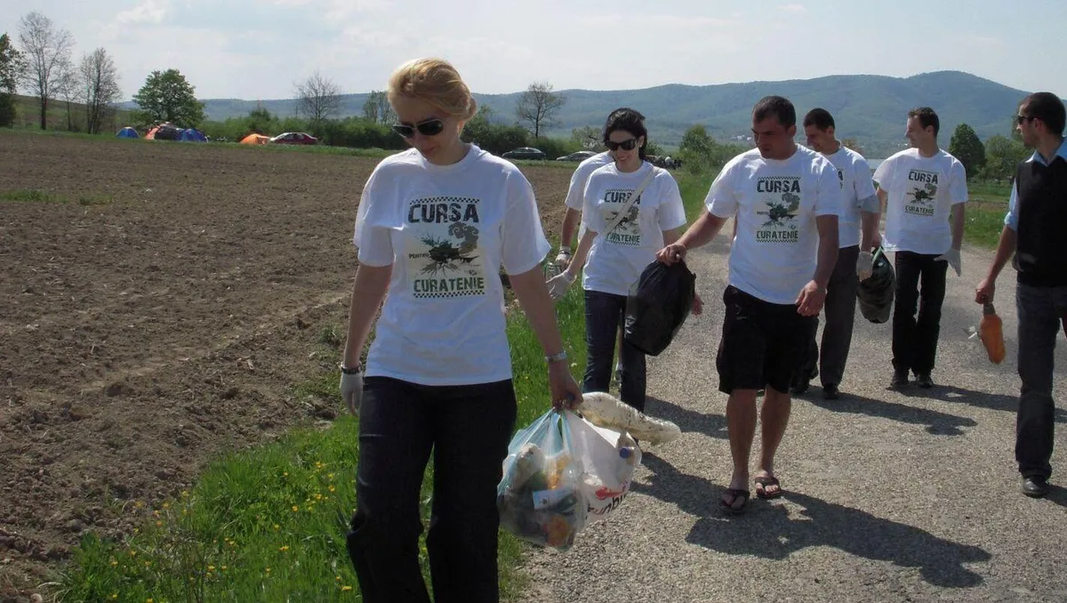 Agent Green si Daciana Sarbu dau startul in cursa pentru curatenie