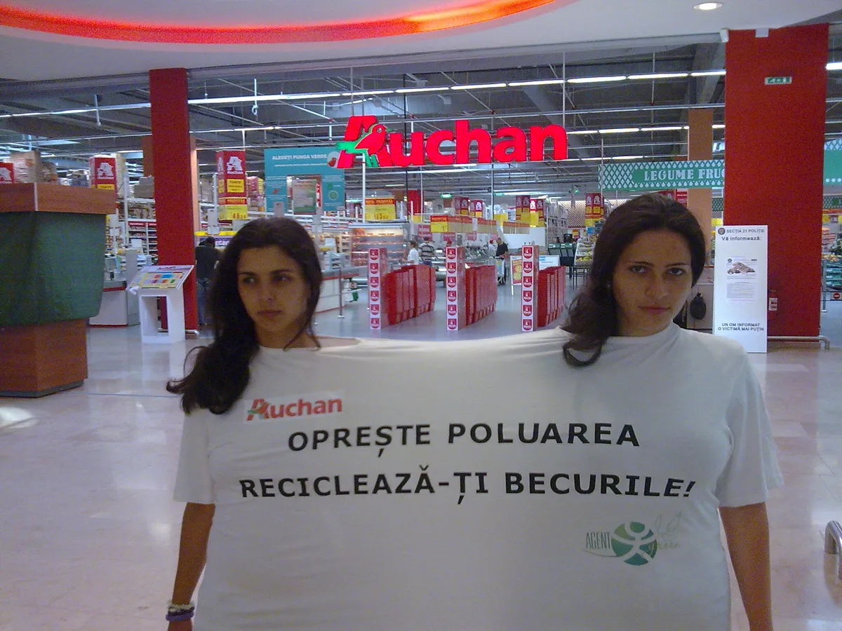 Protest Agent Green in Auchan pentru marcarea surselor de lumina ilegale