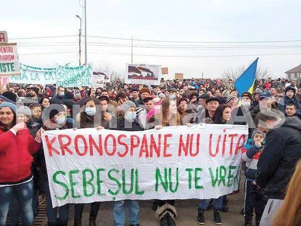 Locuitorii din Sebeş-Alba nu vor să moară otrăviţi – „Sebeşeni, ieşiţi afară, poluarea ne omoară!”