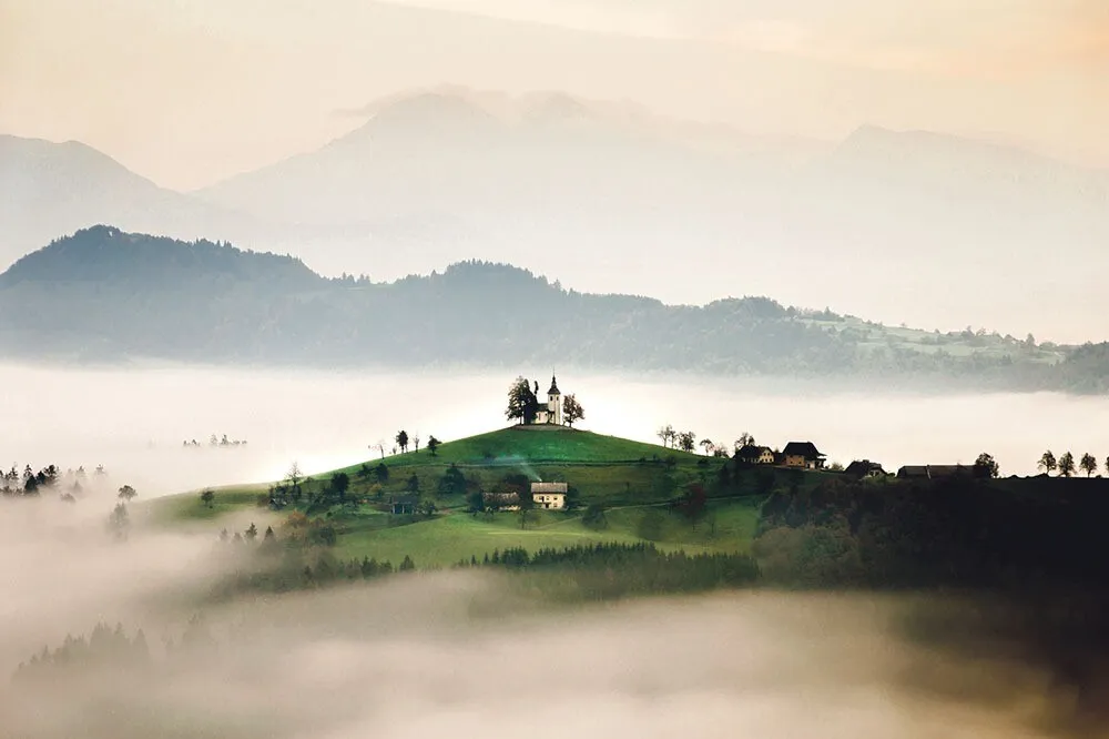 RAUL POENAR – fotograf: “România se dezvăluie numai celor ce o iubesc sau vor să o cunoască cu adevărat. Și e foarte bine că e așa!”