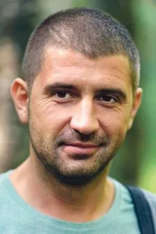 GABRIEL PĂUN (Director „Animals International Romania”): „România e singura țară din Europa care vinde la liber antibiotice”